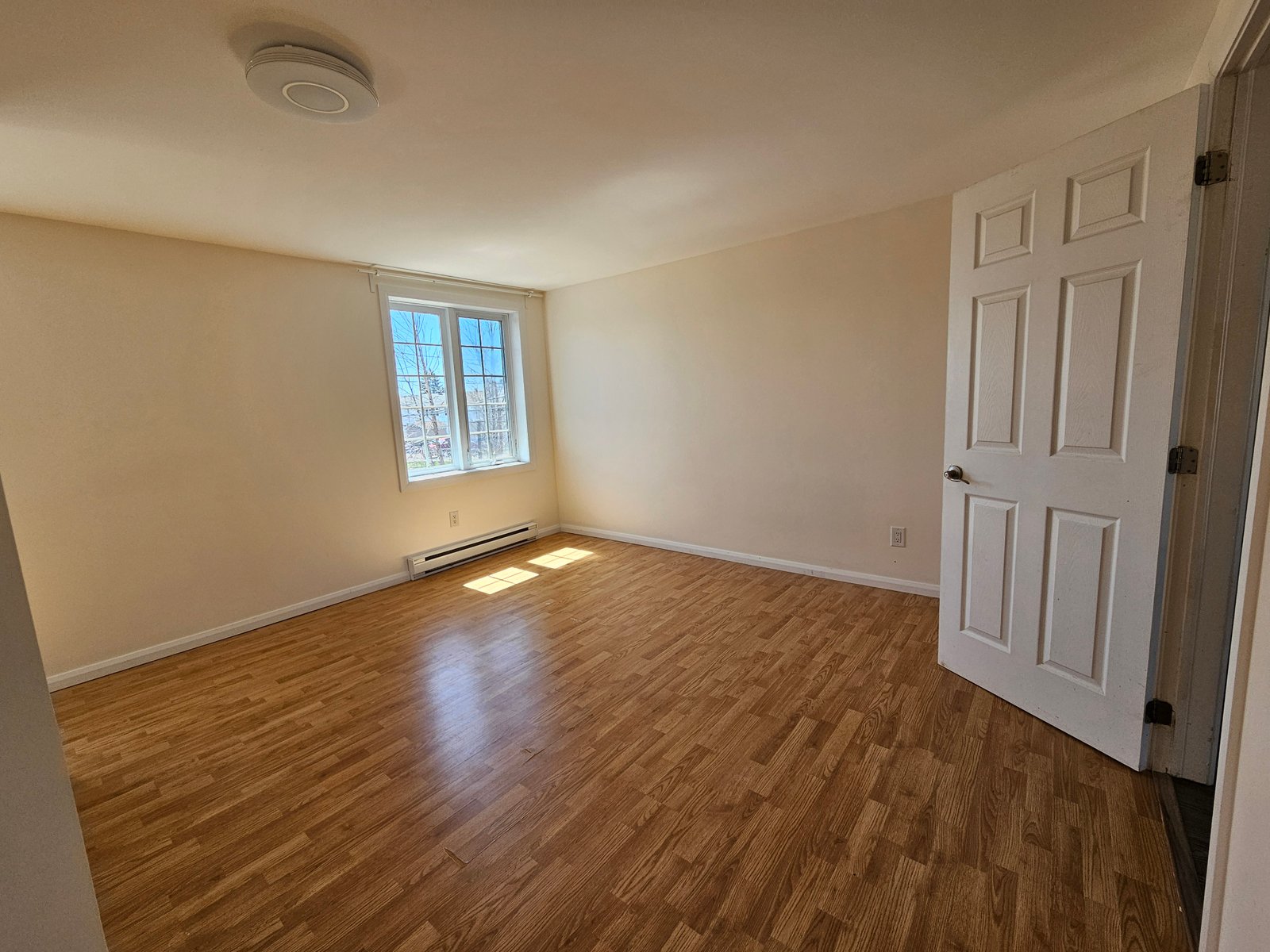 Before painting - dated living room in Kanata, Ottawa